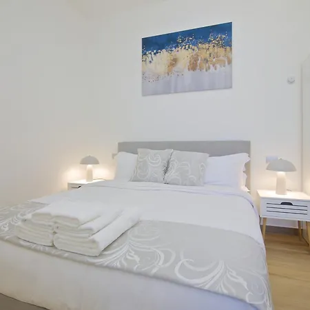New Above Metro A Lucio Sestio Apartment *