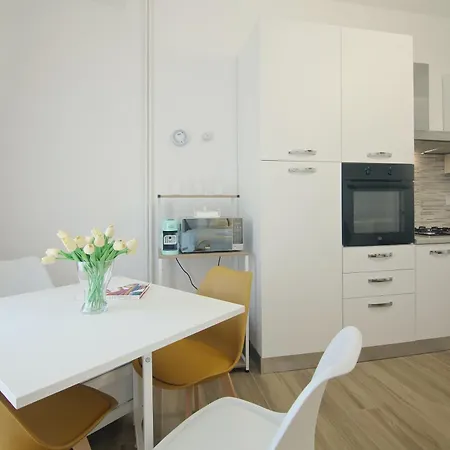 New Above Metro A Lucio Sestio Apartment