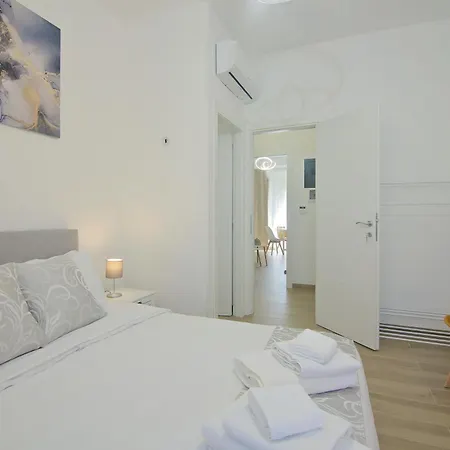 New Above Metro A Lucio Sestio * Rome